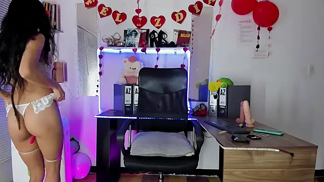 Snapshot of MIAUTENA chatting on 02.15.25 MIAUTENA online show from 02.15.25