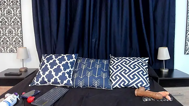 Snapshot of Elizabeth_Santos chatting on 02.24.25 Elizabeth Santos online show from 02.24.25