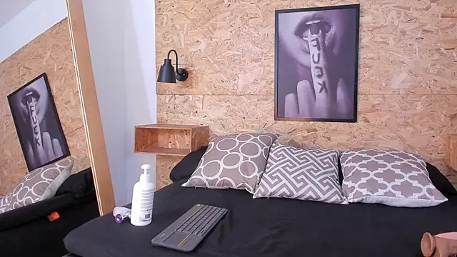 Snapshot of Elizabeth_Santos chatting on 03.19.25 Elizabeth Santos online show from 03.19.25