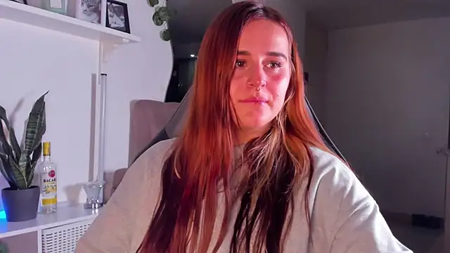 evy orange1 online show from 02.10.26