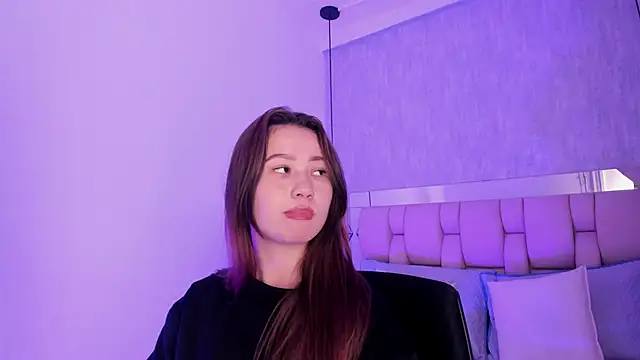 Roxie-Summers11 online show from 02.14.25