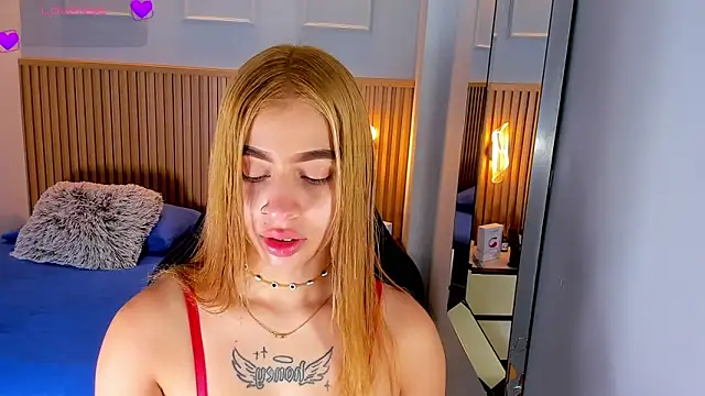 Snapshot of LUCYAMARS1 chatting on 10.22.25 LUCYAMARS1 online show from 10.22.25