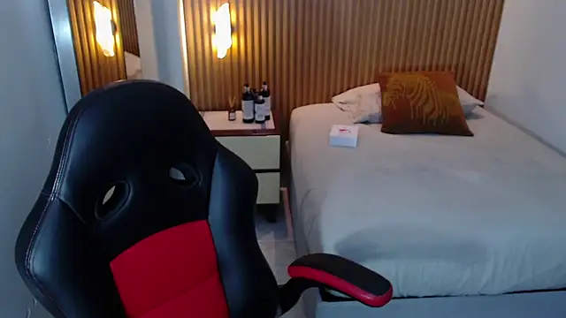 Snapshot of LUCYAMARS1 chatting on 11.07.25 LUCYAMARS1 online show from 11.07.25