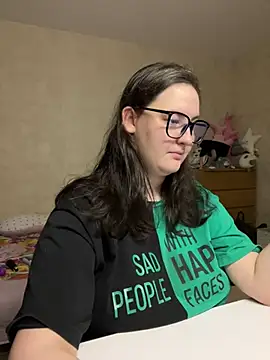 Snapshot of hungry1bunny chatting on 12.10.24 hungry1bunny online show from 12.10.24