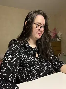 Snapshot of hungry1bunny chatting on 12.28.24 hungry1bunny online show from 12.28.24