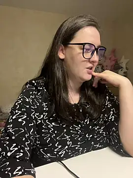 Snapshot of hungry1bunny chatting on 12.30.24 hungry1bunny online show from 12.30.24