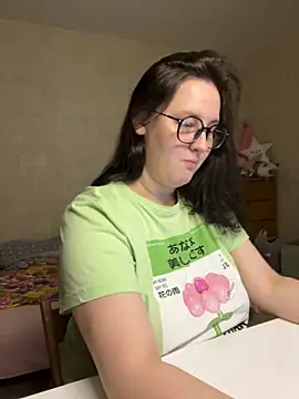 Snapshot of hungry1bunny chatting on 10.12.25 hungry1bunny online show from 10.12.25