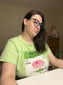 Snapshot of hungry1bunny chatting on 10.31.25 hungry1bunny online show from 10.31.25