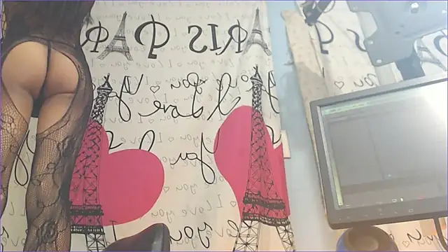 Snapshot of poison_girl21 chatting on 03.18.25 poison girl21 online show from 03.18.25