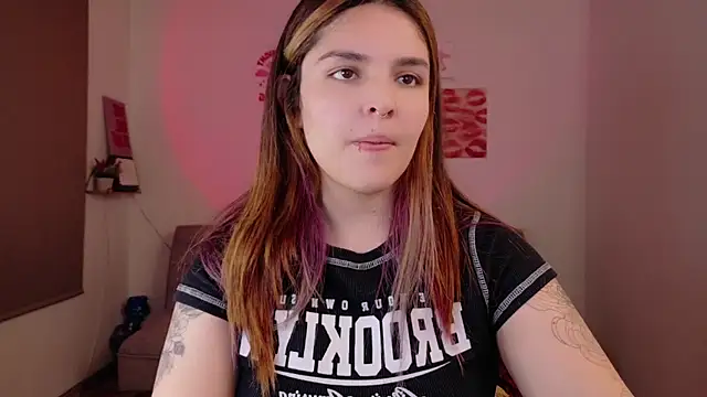 Snapshot of Mariangeel chatting on 10.27.25 Mariangeel online show from 10.27.25