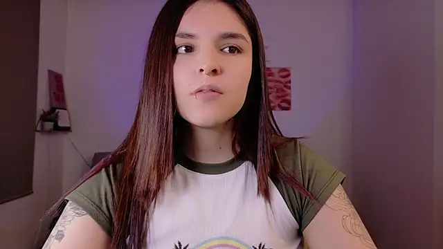 Snapshot of Mariangeel chatting on 10.29.25 Mariangeel online show from 10.29.25