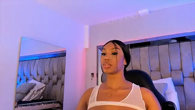 Snapshot of ChaynnaCooper chatting on 02.15.25 ChaynnaCooper online show from 02.15.25