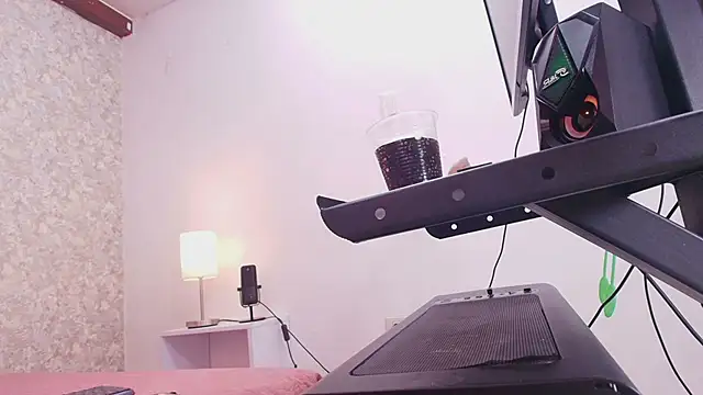 Snapshot of nicol_f chatting on 01.07.25 nicol f online show from 01.07.25