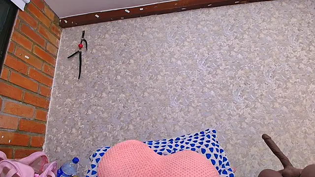 Snapshot of nicol_f chatting on 01.10.25 nicol f online show from 01.10.25