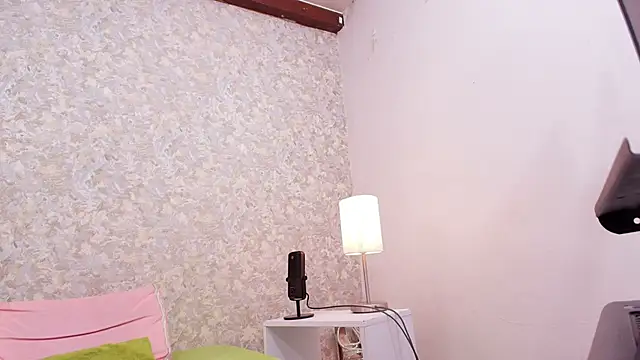 Snapshot of nicol_f chatting on 01.29.25 nicol f online show from 01.29.25