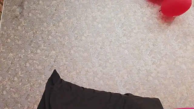 Snapshot of nicol_f chatting on 02.14.25 nicol f online show from 02.14.25