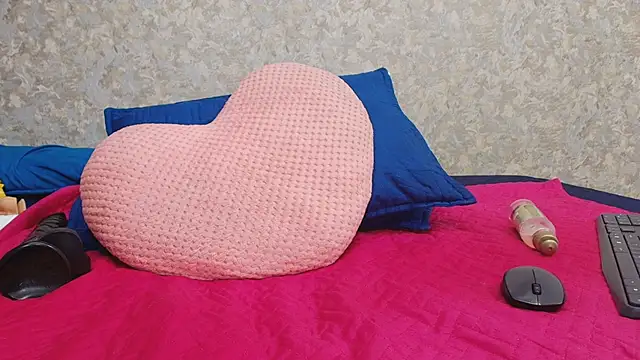 Snapshot of nicol_f chatting on 03.03.25 nicol f online show from 03.03.25