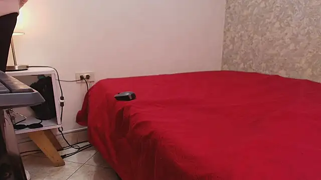 Snapshot of nicol_f chatting on 03.18.25 nicol f online show from 03.18.25