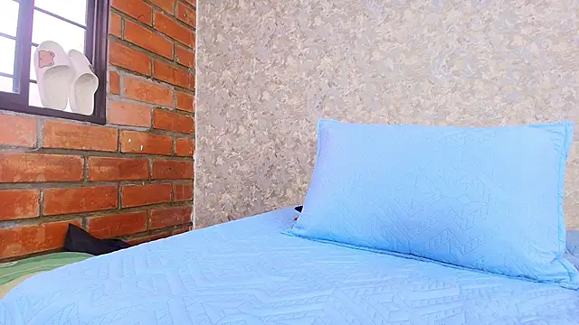 Snapshot of nicol_f chatting on 10.29.25 nicol f online show from 10.29.25