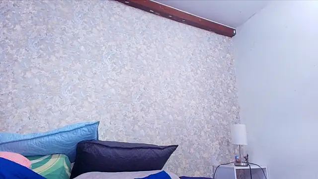 Snapshot of nicol_f chatting on 11.28.25 nicol f online show from 11.28.25