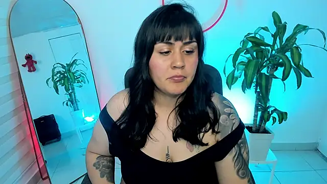 Snapshot of GretaX-X chatting on 12.29.24 GretaX-X online show from 12.29.24