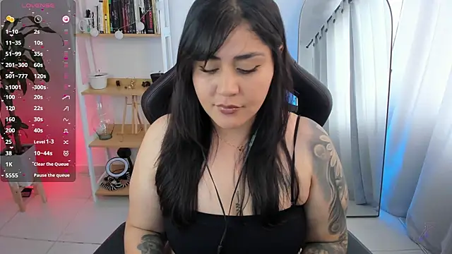 Snapshot of GretaX-X chatting on 12.20.25 GretaX-X online show from 12.20.25