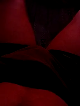 Snapshot of duromelopones chatting on 10.27.25 duromelopones online show from 10.27.25