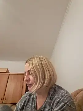 Snapshot of Malichkaanna30 chatting on 12.27.24 Malichkaanna30 online show from 12.27.24