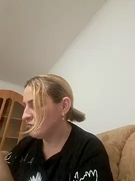 Snapshot of Malichkaanna30 chatting on 02.06.25 Malichkaanna30 online show from 02.06.25