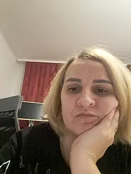 Snapshot of Malichkaanna30 chatting on 02.11.25 Malichkaanna30 online show from 02.11.25