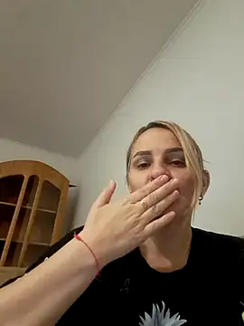 Snapshot of Malichkaanna30 chatting on 02.14.25 Malichkaanna30 online show from 02.14.25