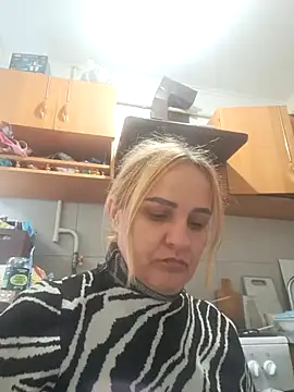 Snapshot of Malichkaanna30 chatting on 09.28.25 Malichkaanna30 online show from 09.28.25