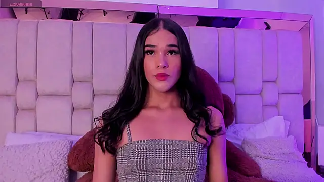 Snapshot of Isa_Little_Star chatting on 02.14.25 Isa Little Star online show from 02.14.25