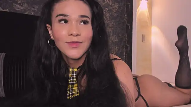 Snapshot of Isa_Little_Star chatting on 03.06.25 Isa Little Star online show from 03.06.25