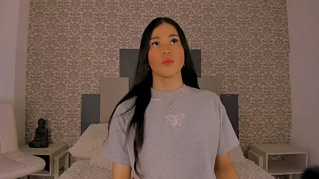 Snapshot of Isa_Little_Star chatting on 10.19.25 Isa Little Star online show from 10.19.25