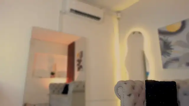 Snapshot of Isa_Little_Star chatting on 10.25.25 Isa Little Star online show from 10.25.25