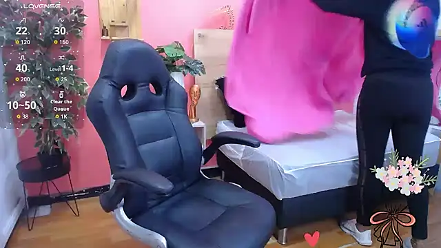 scarlet-foox online show from 09.30.25