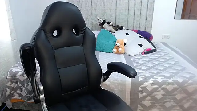 scarlet-foox online show from 01.09.26