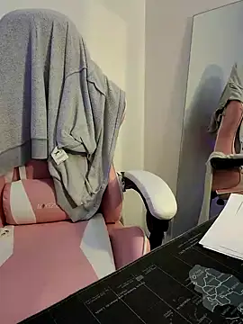 Snapshot of princess_katey chatting on 12.12.24 princess katey online show from 12.12.24