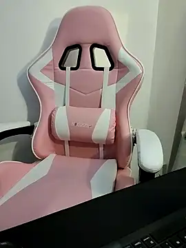 Snapshot of princess_katey chatting on 02.05.25 princess katey online show from 02.05.25