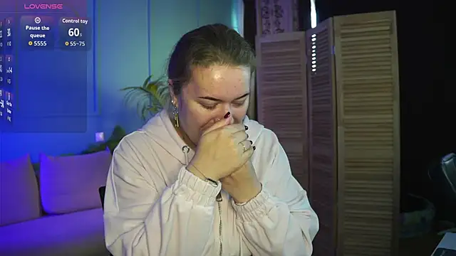 Snapshot of Ariell_Margot_ chatting on 10.18.25 Ariell Margot online show from 10.18.25