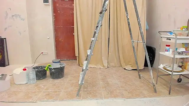 Snapshot of YourSuperModel chatting on 02.01.25 YourSuperModel online show from 02.01.25