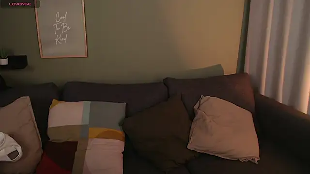 Bellla Haddid online show from 01.29.25