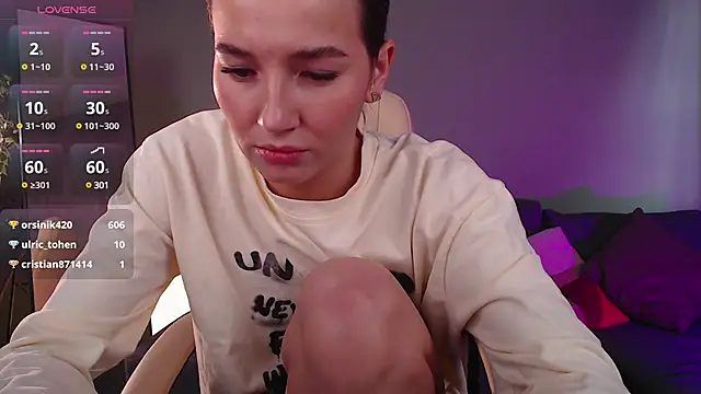 Bellla Haddid online show from 02.24.25