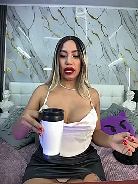 Snapshot of EmilyLeah_ chatting on 03.07.25 EmilyLeah online show from 03.07.25