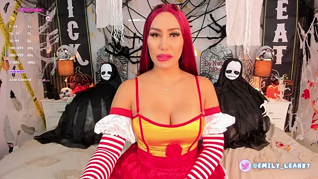 Snapshot of EmilyLeah_ chatting on 10.03.25 EmilyLeah online show from 10.03.25