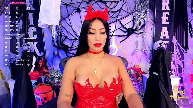 Snapshot of EmilyLeah_ chatting on 10.24.25 EmilyLeah online show from 10.24.25