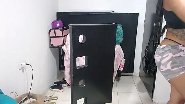 alanajonees22 online show from 12.23.24