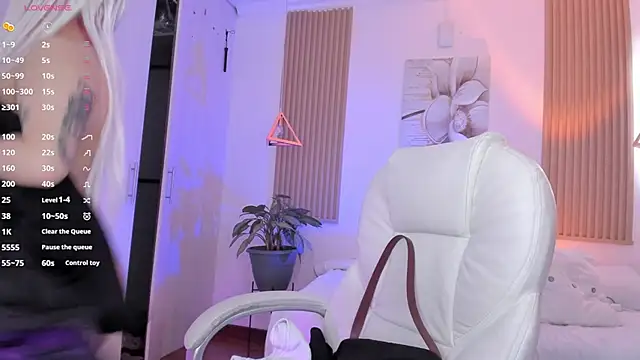 Kendall Bunnyy online show from 03.17.25