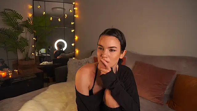 Heidi11 online show from 10.19.25